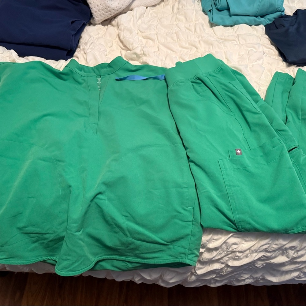 Figs Green Scrub Set